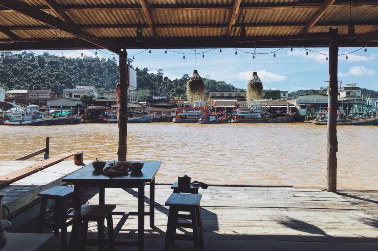 Rub Lom Chom Klong Homestay ชุมพร ภายนอก รูปภาพ