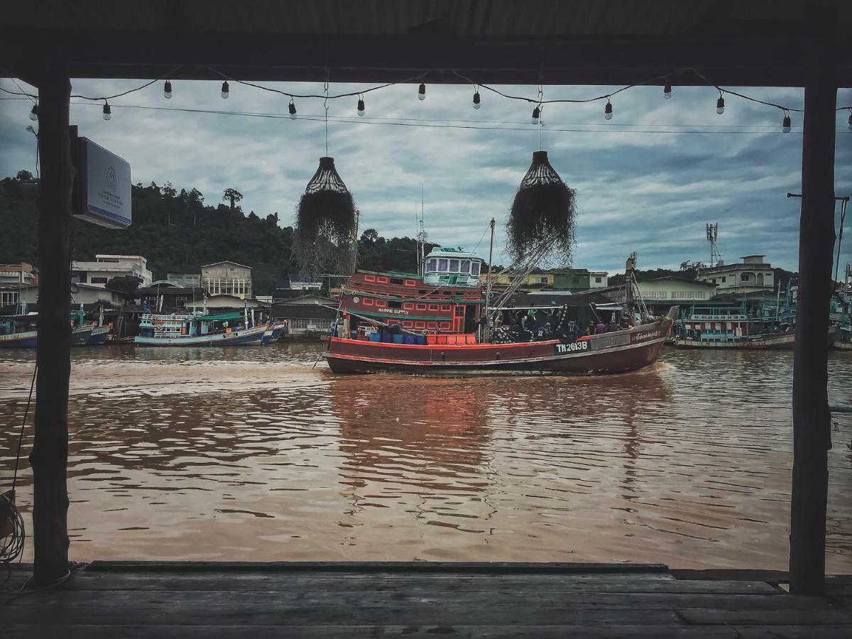 Rub Lom Chom Klong Homestay ชุมพร ภายนอก รูปภาพ