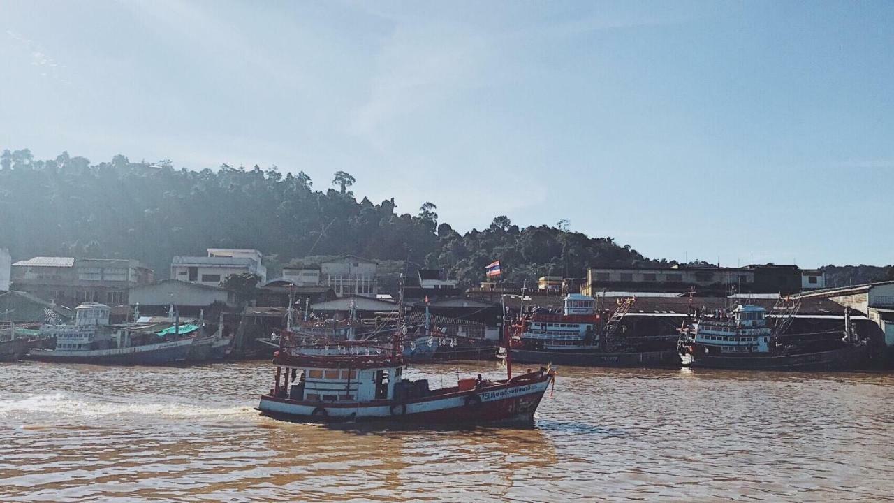 Rub Lom Chom Klong Homestay ชุมพร ภายนอก รูปภาพ